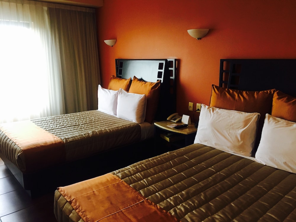 STANDARD, 2 DOUBLE BEDS