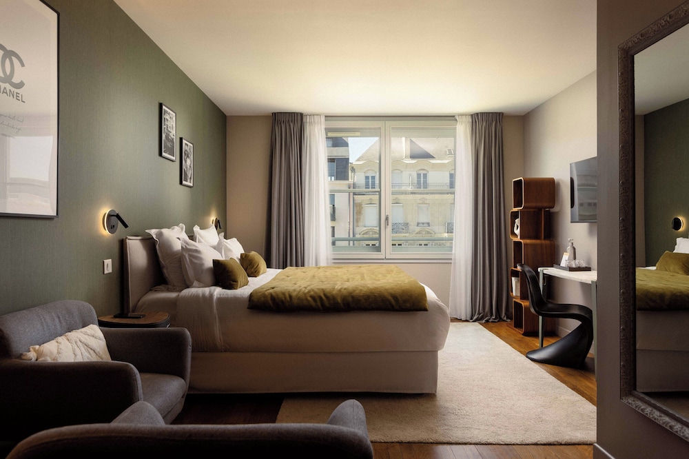 Hotel 21 Foch 26/50