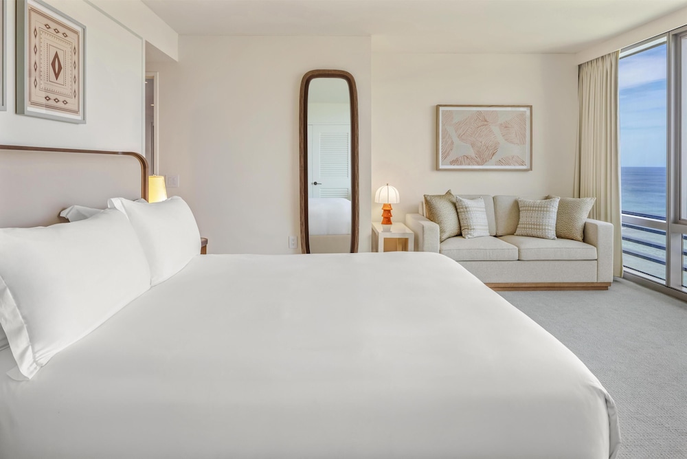 3 Bedrooms, Renovated, Premium, Suite, 1 King and 2 Queen Beds, Ocean Front, Sofa