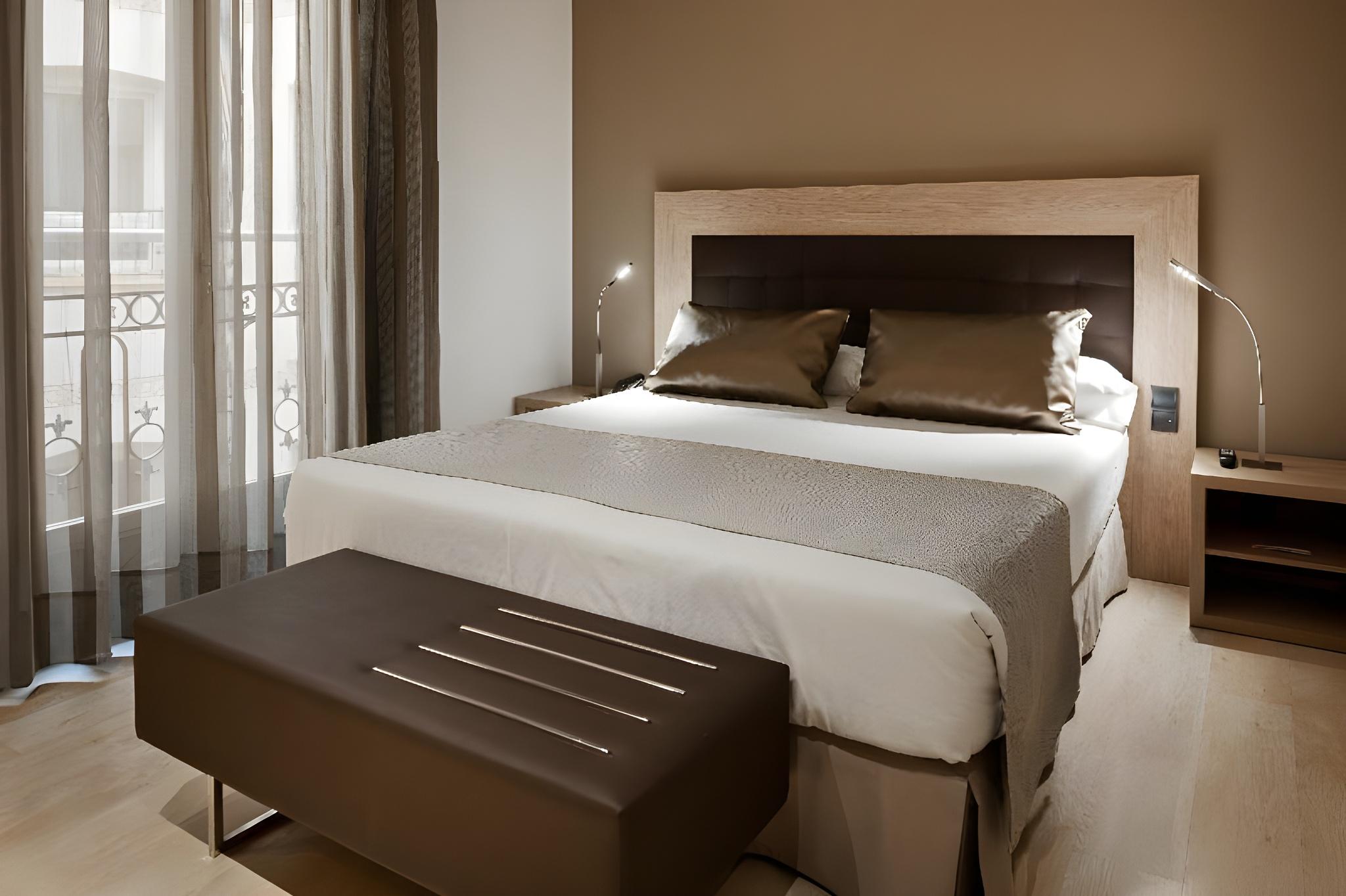 STANDARD, DOUBLE OR TWIN BED