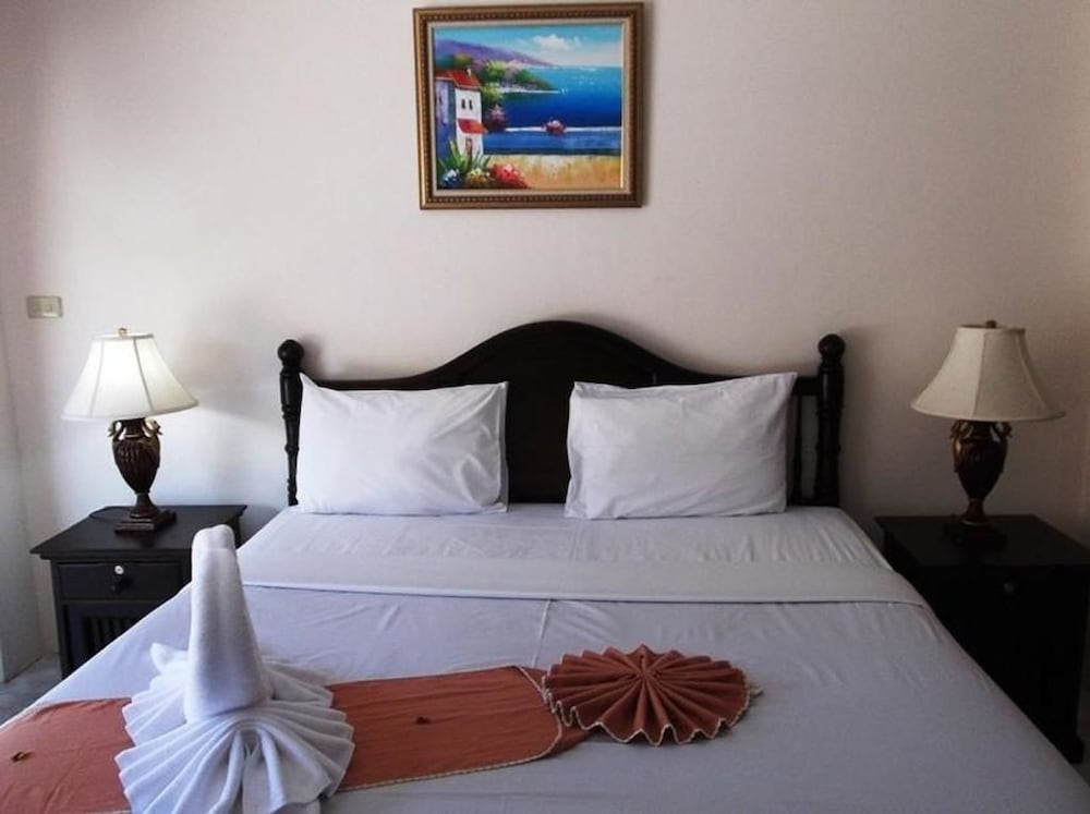 Panupong Hotel 16/22