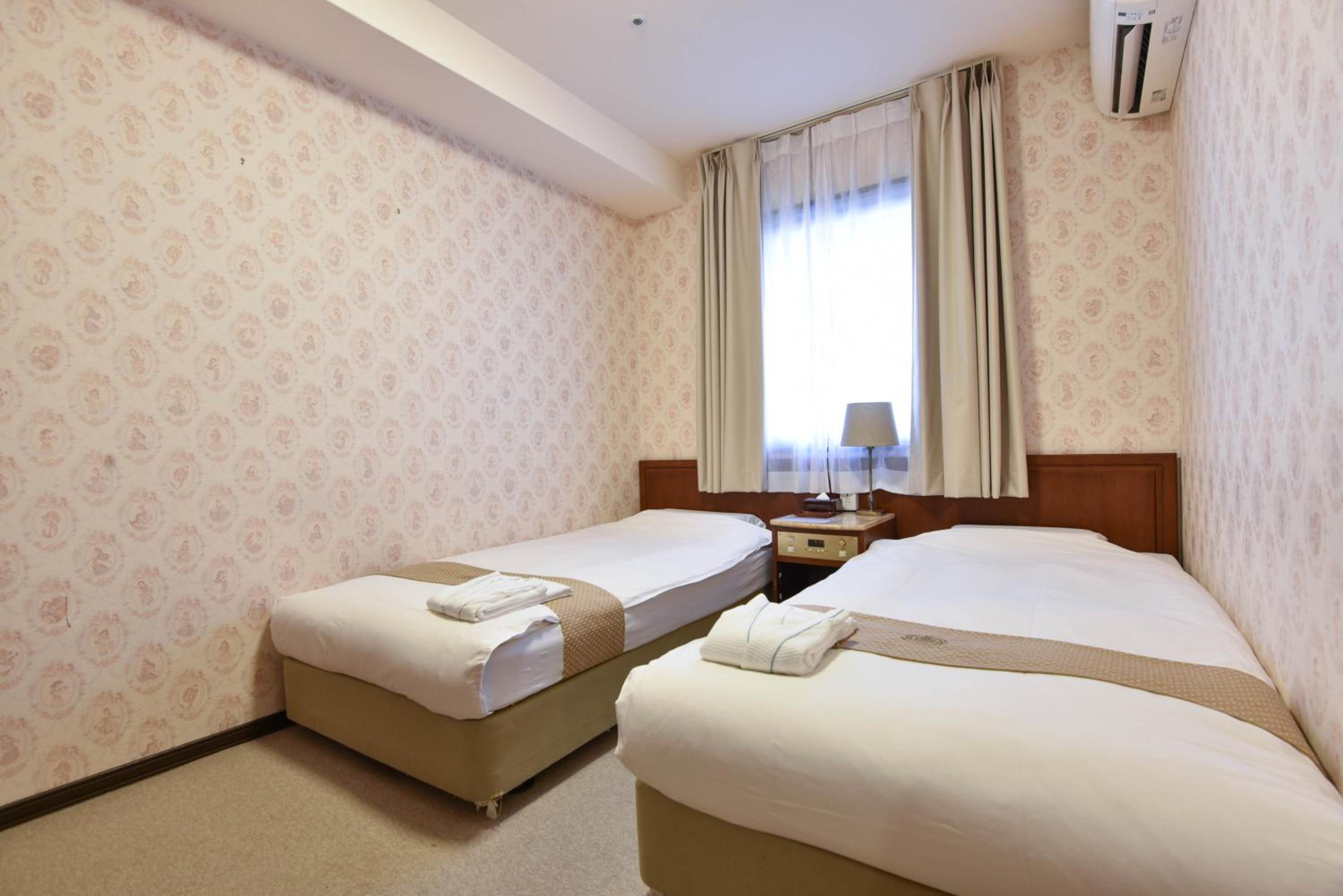 Room, Twin Beds, Female Floor