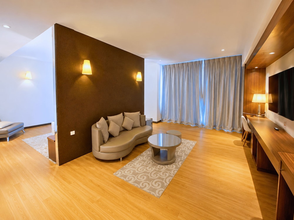 Top Holiday Hotel 47/52