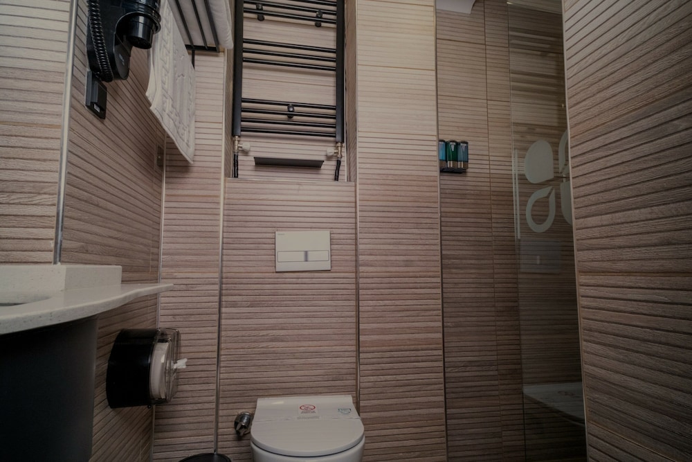 Grand Clover Hotel 20/20