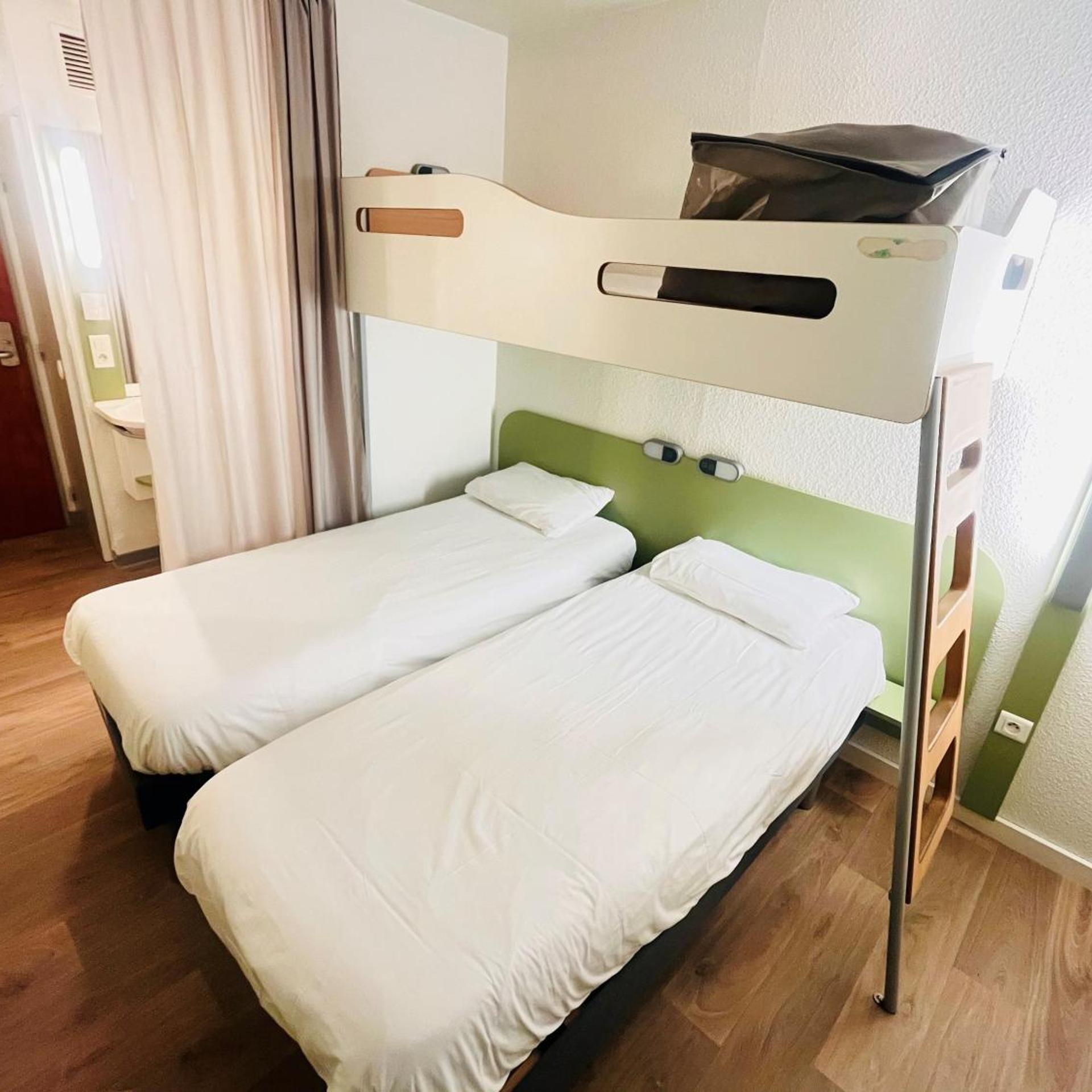 ROOM, TRIPLE, 3 BEDS