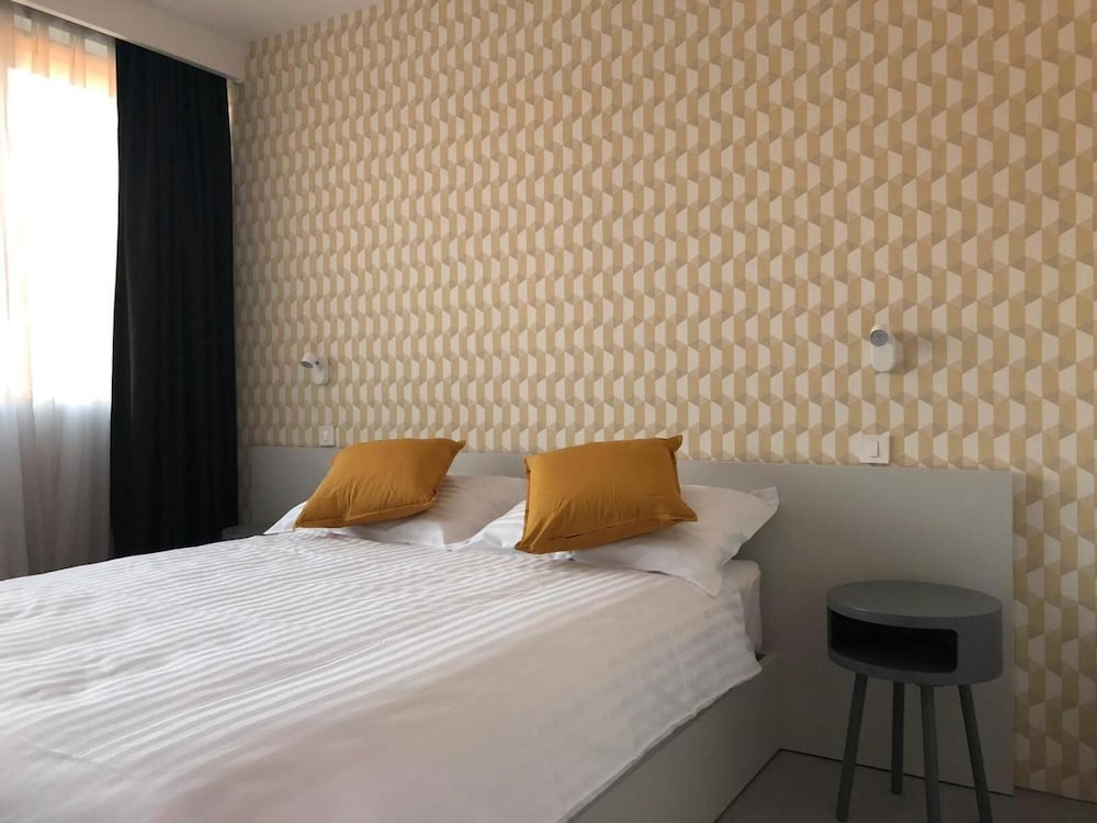 Hotel Cubis 12/59