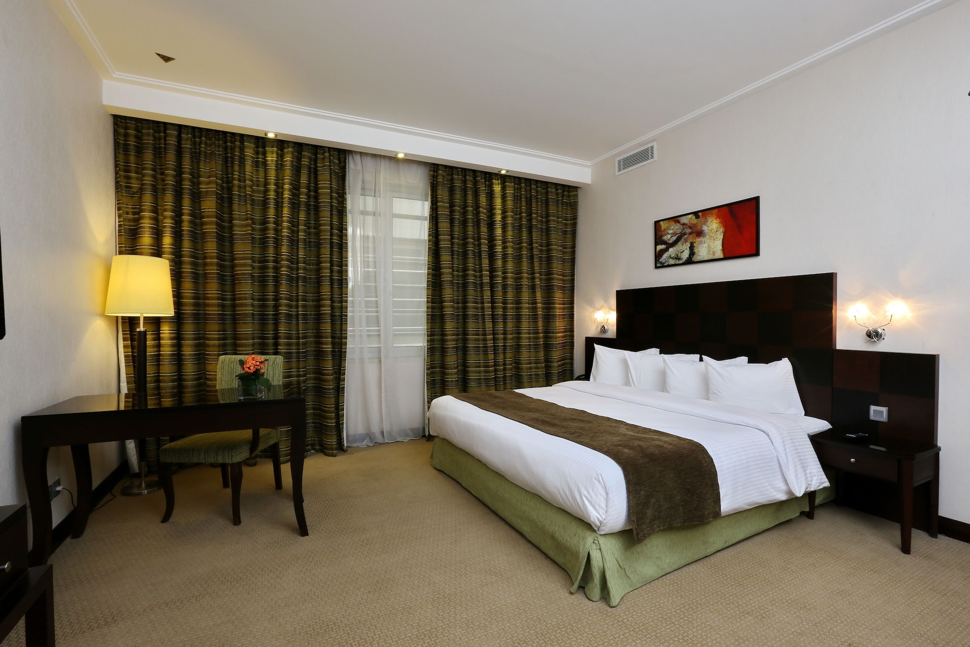 1 BEDROOM, EXECUTIVE, SUITE, KING BED