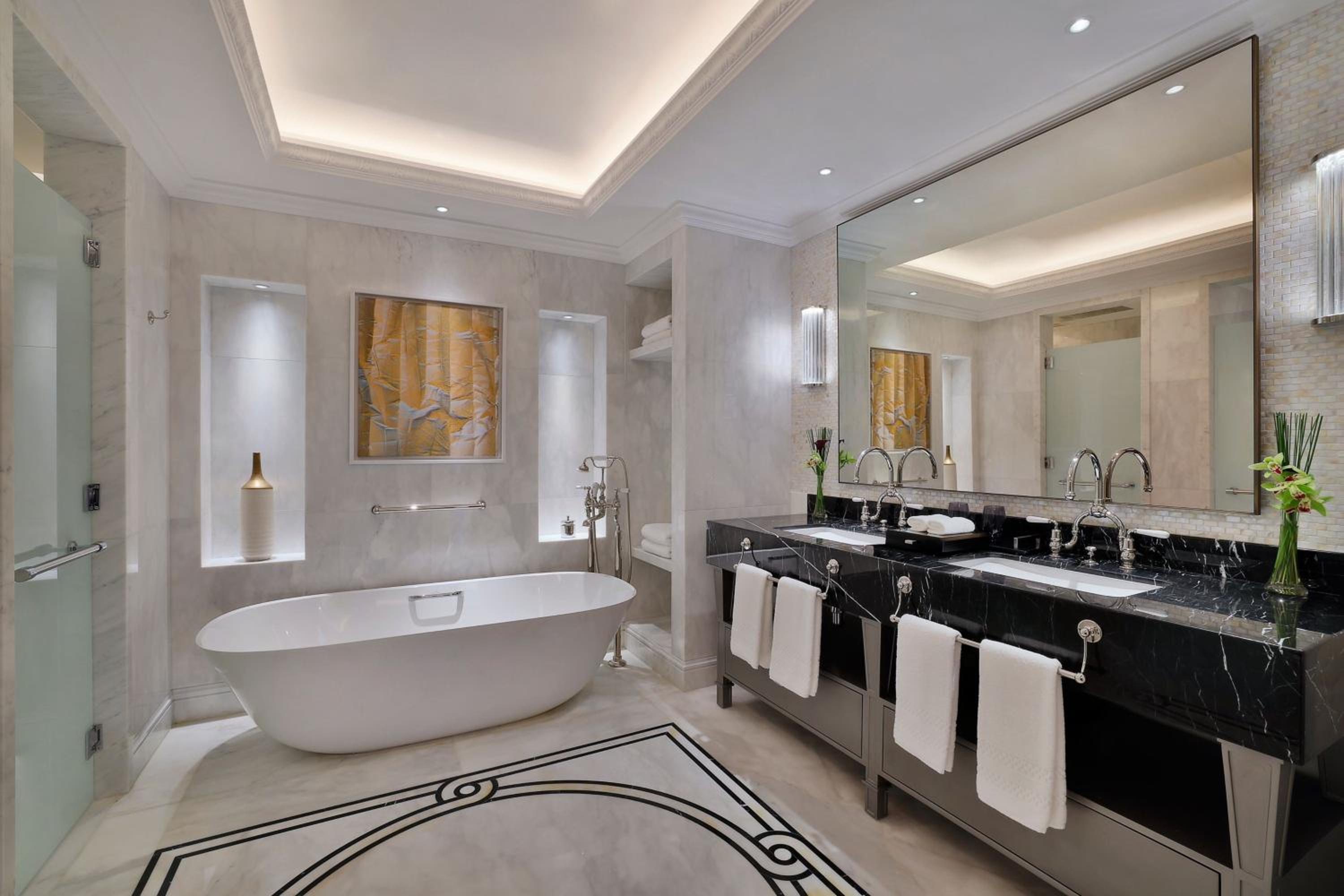 Ambassador, Suite, King Bed, Skyline View