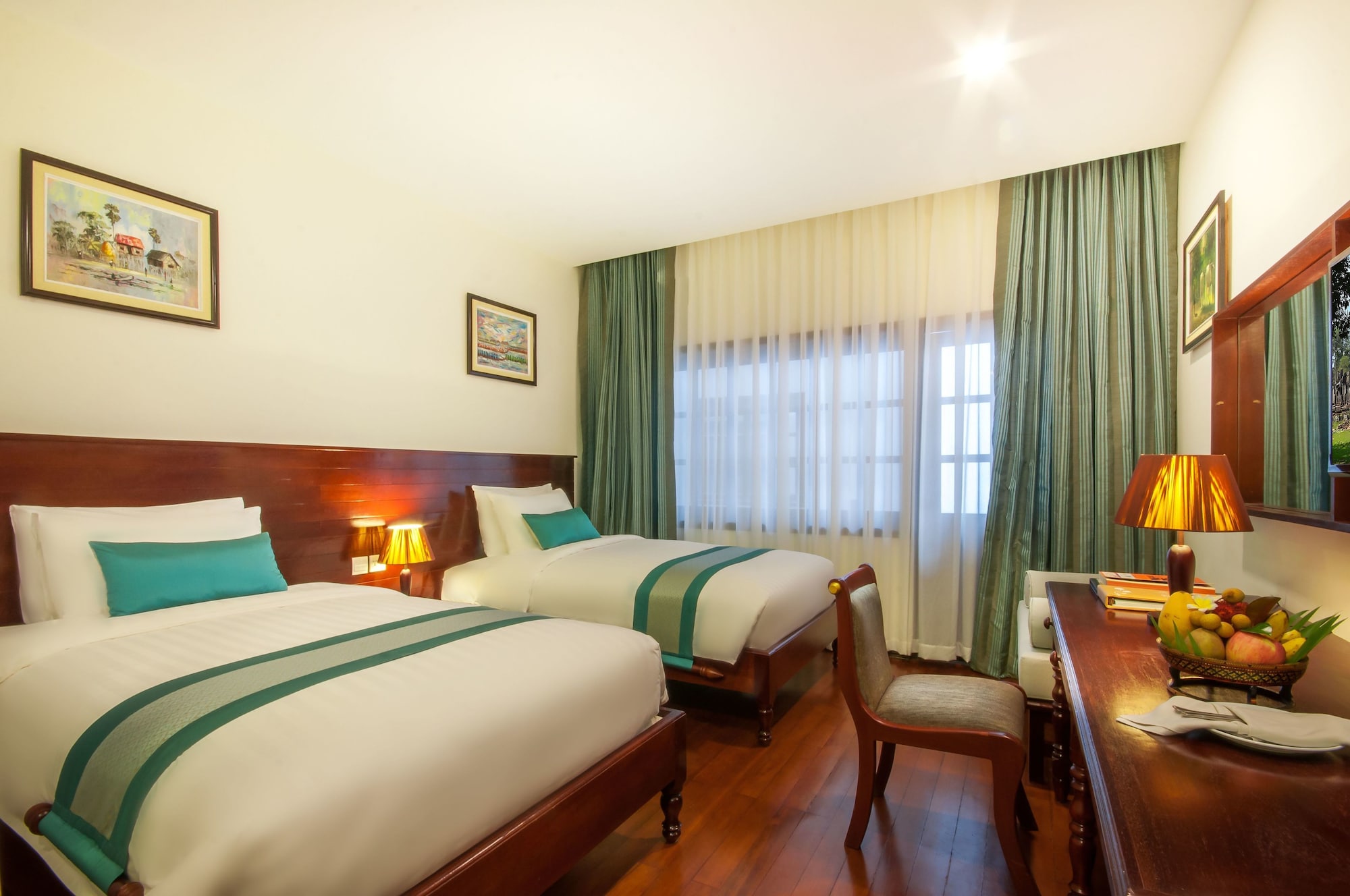 DELUXE, TWIN BEDS