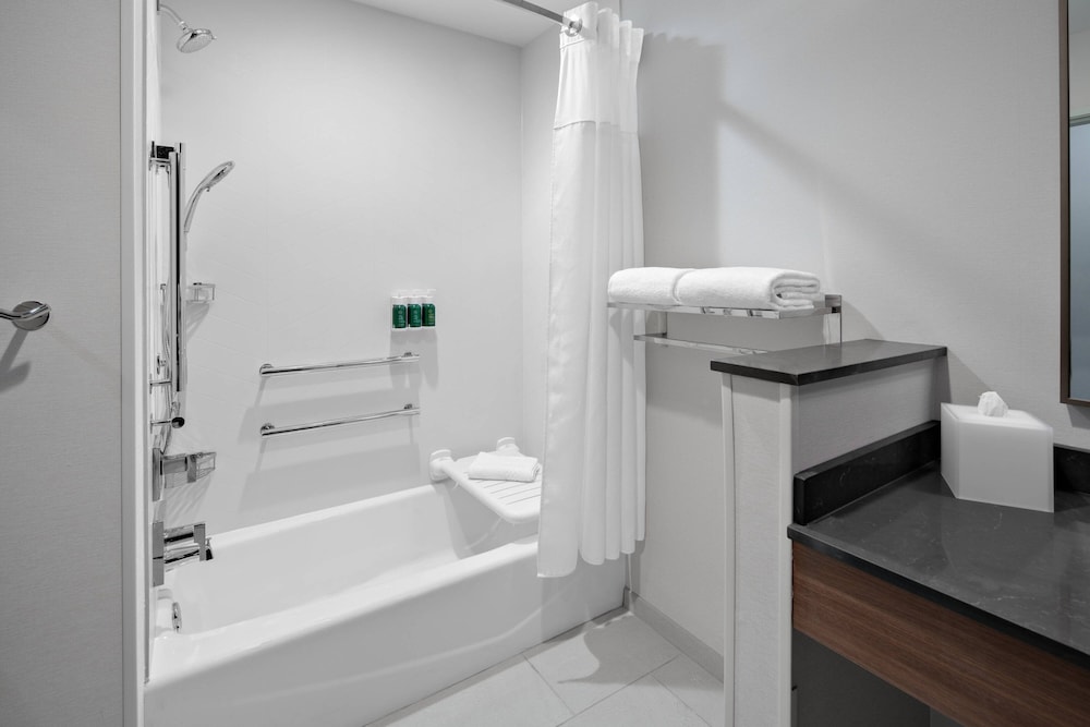 Fairfield Inn & Suites By Marriott Lake Geneva 14/36
