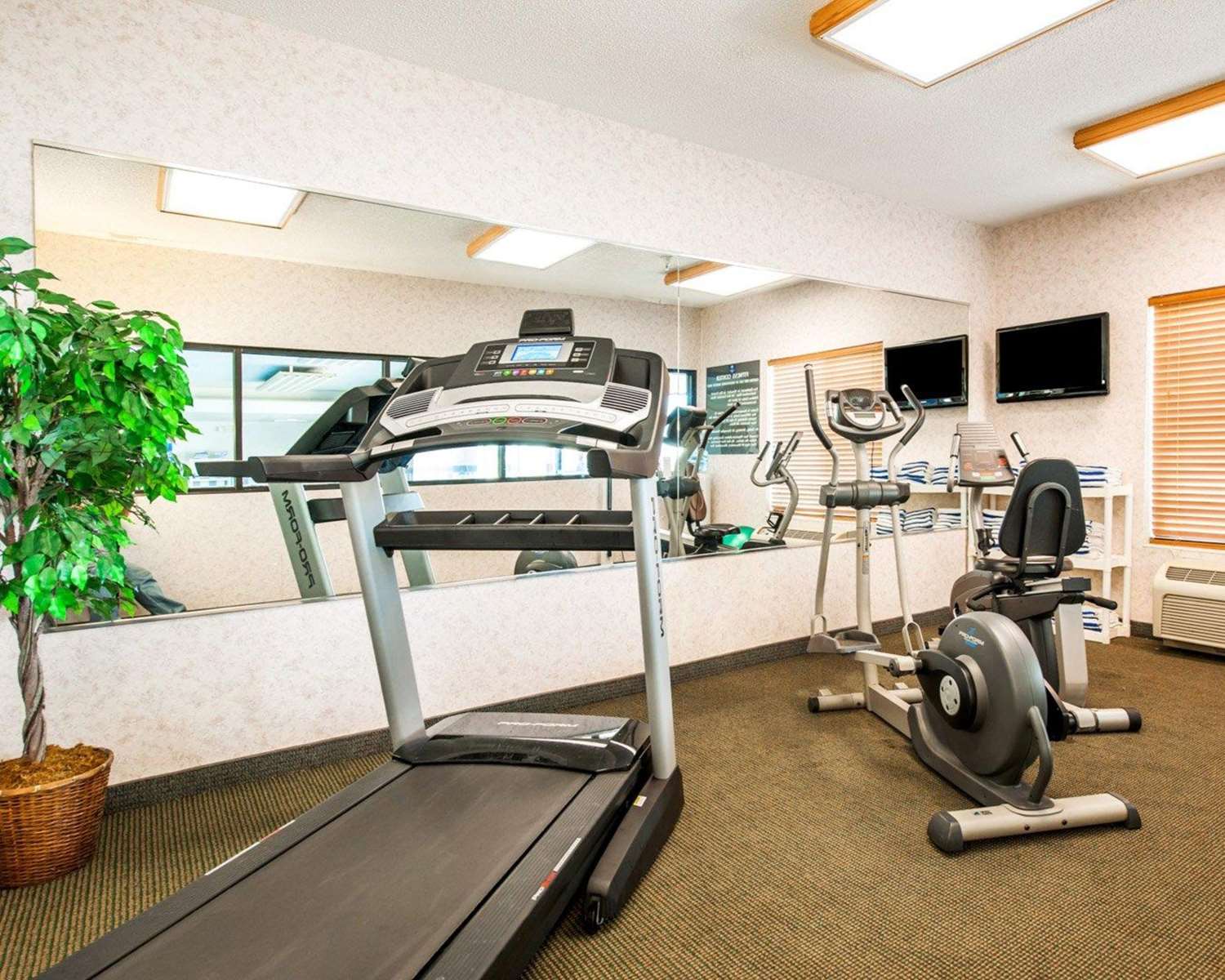 Comfort Inn Goshen, IN 26/36