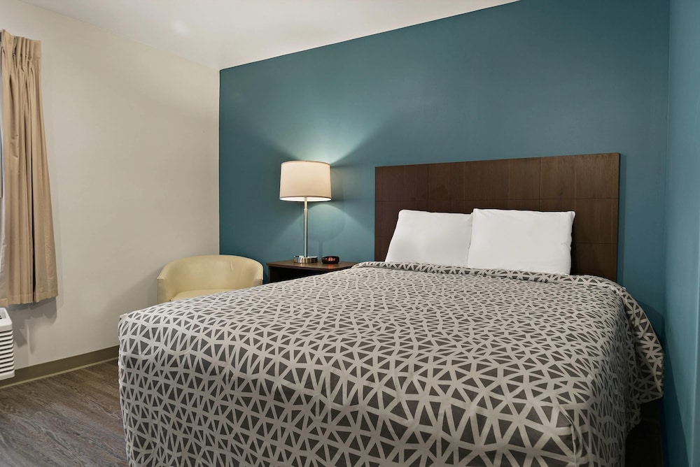 WoodSpring Suites East Lansing - University Area 19/50