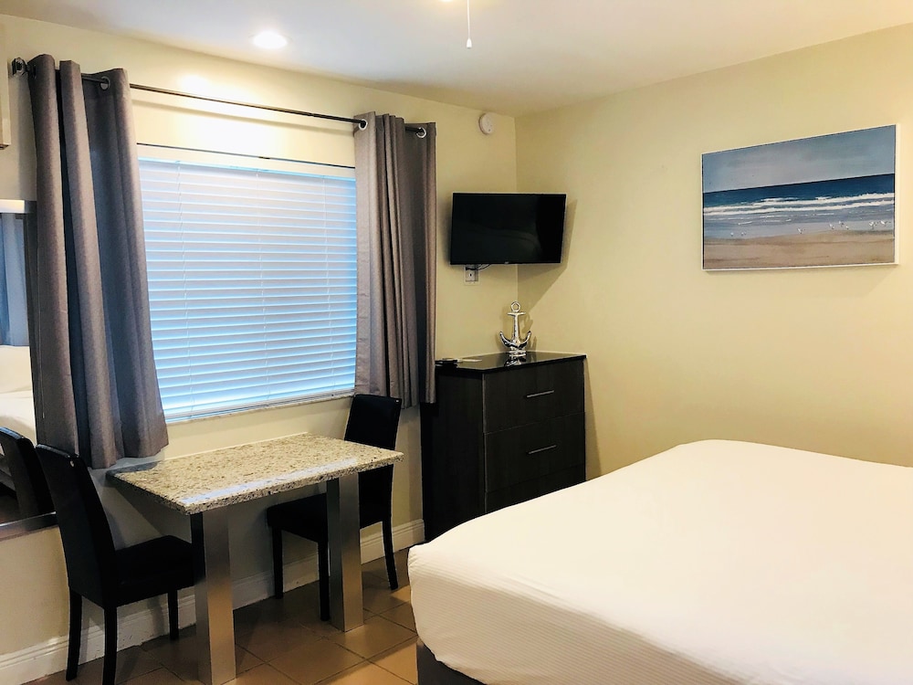 Pool, Studio, King Bed، Caribbean Resort Suites 4/6