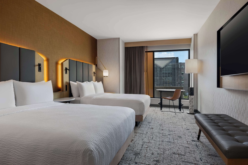 Room, 2 Queen Beds, Bathtub