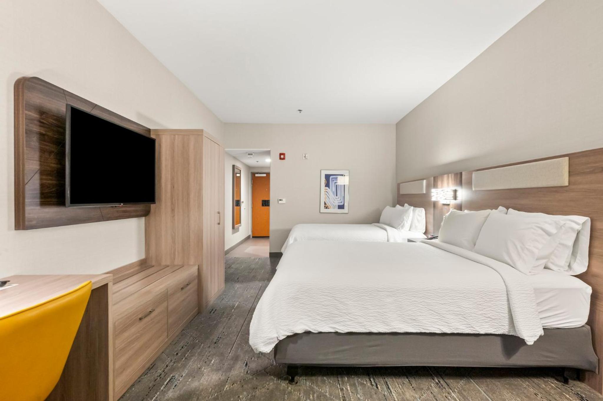 Room, Quadruple, Queen Bed, Accessible