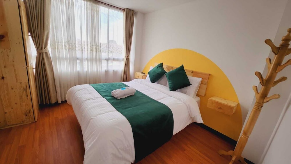 ROOM, DOUBLE BED