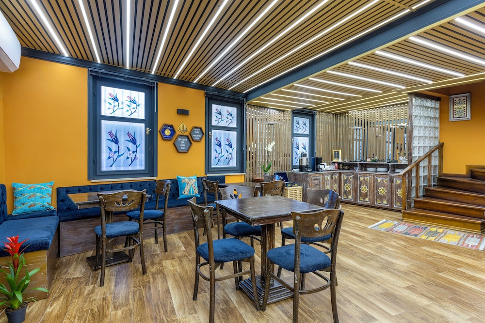 Wonder Wood Hotel 47/59