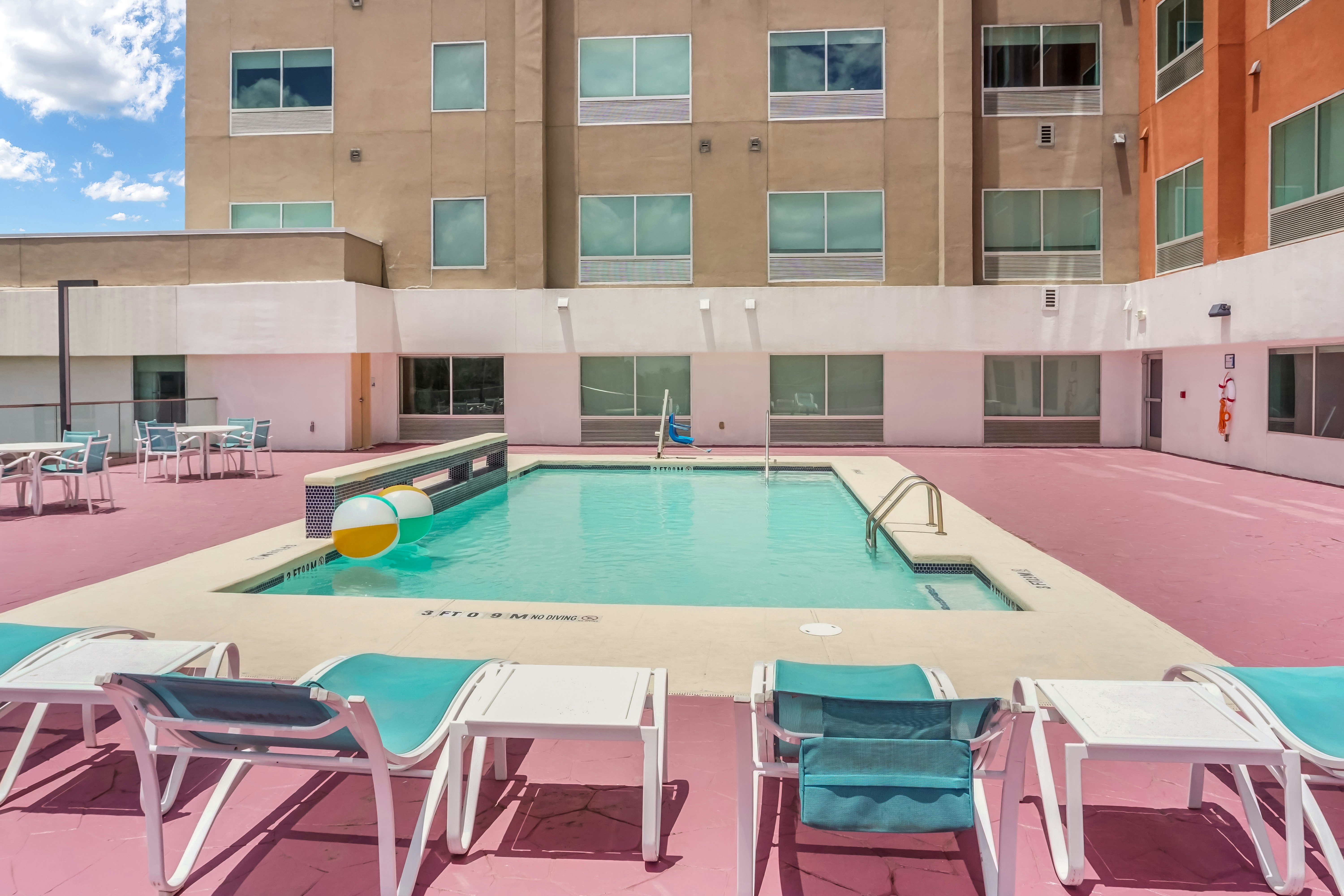 Holiday Inn Express and Suites Houston Westchase - Westheimer 5/59