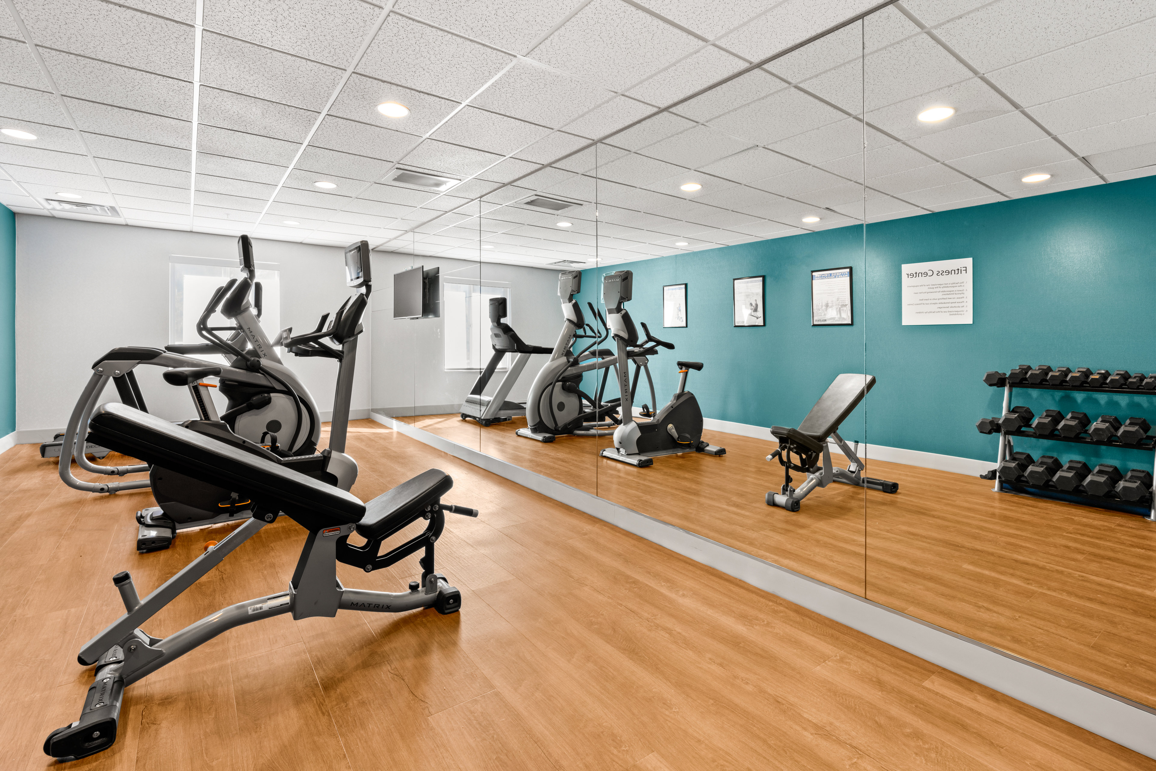 Holiday Inn Express Hotel Suites Sumner 12/28