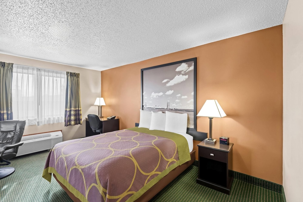 Super 8 by Wyndham Jefferson 25/42