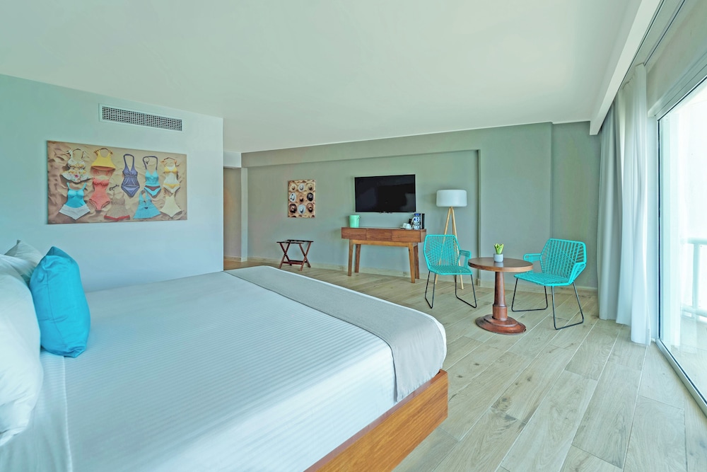 Comfort, King Bed, Partial Ocean View