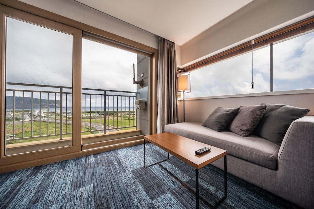 Golden Tulip Jeju Seongsan 45/68