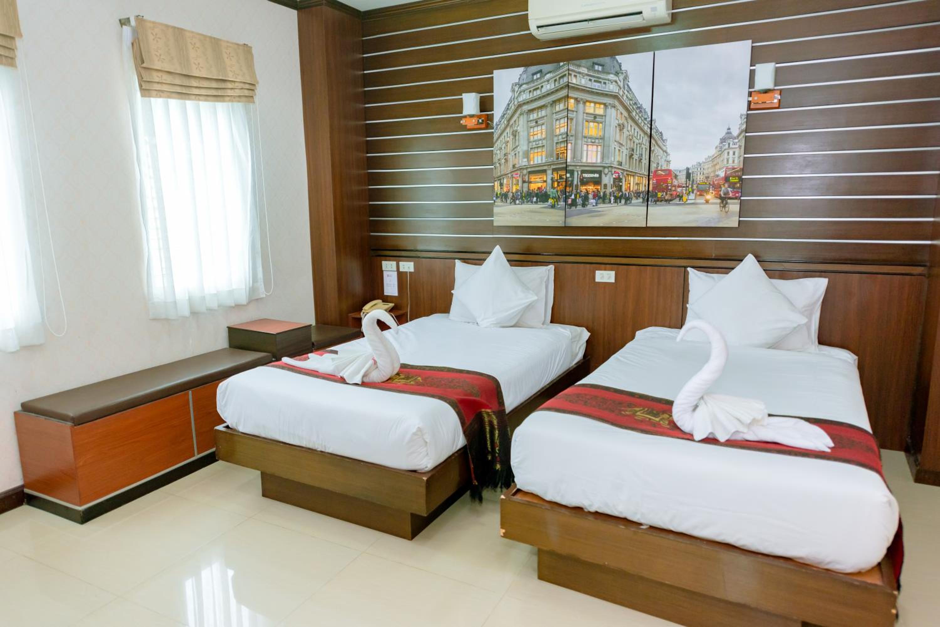 BANDER HOTEL 32/50
