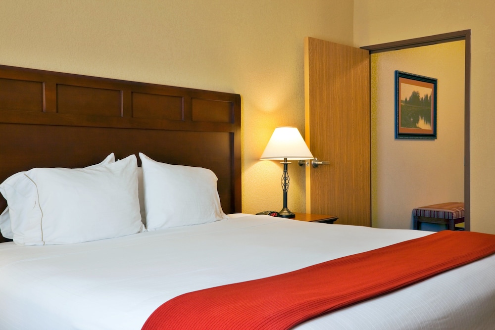 Holiday Inn Express Salado-Belton 15/45