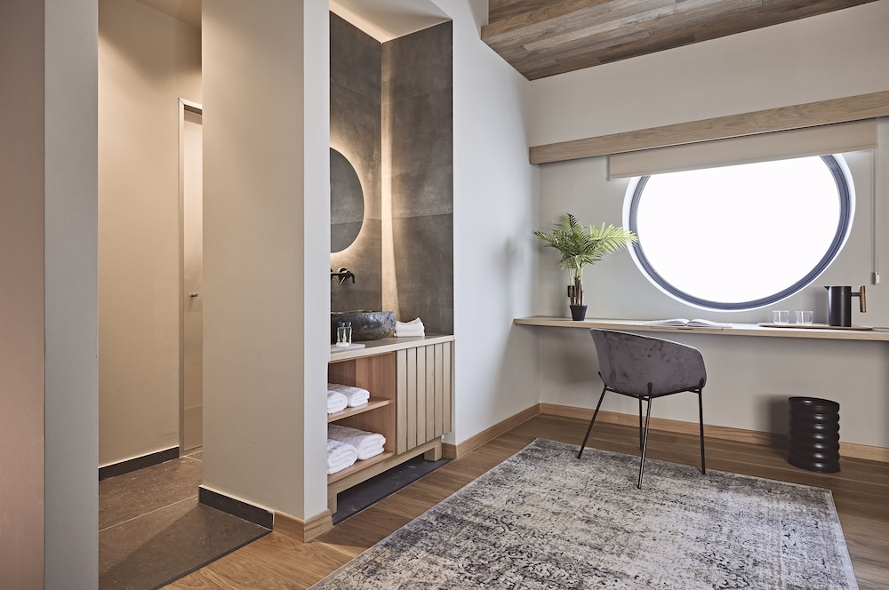Cama Luxury Suites 58/58