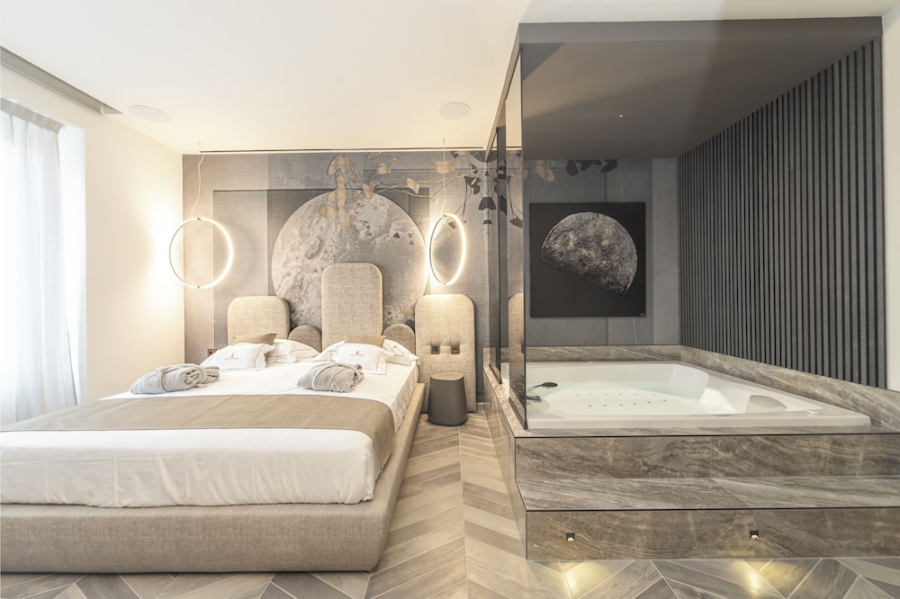 Exclusive, Piazza, King Bed