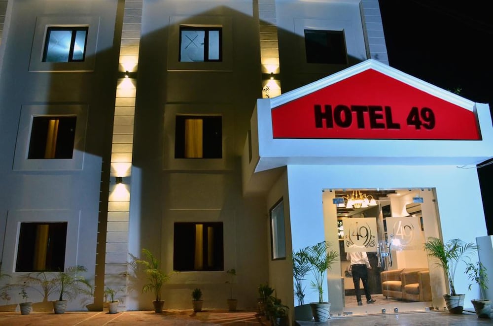 Hotel 49 2/36