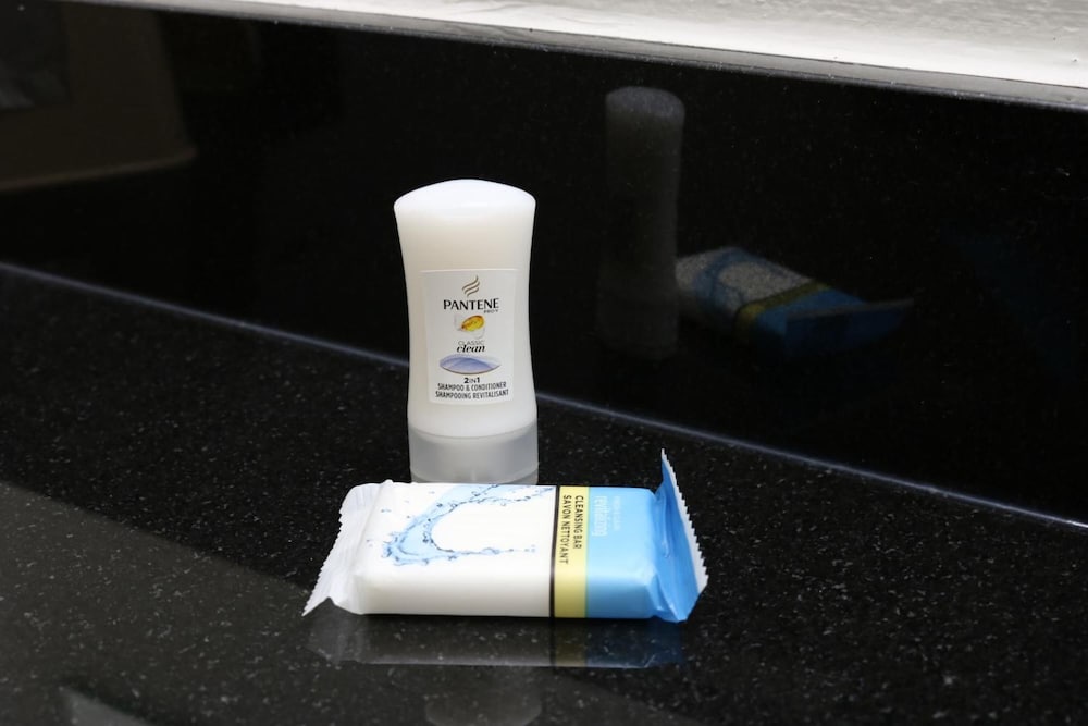 Heritage Inn & Suites 17/31