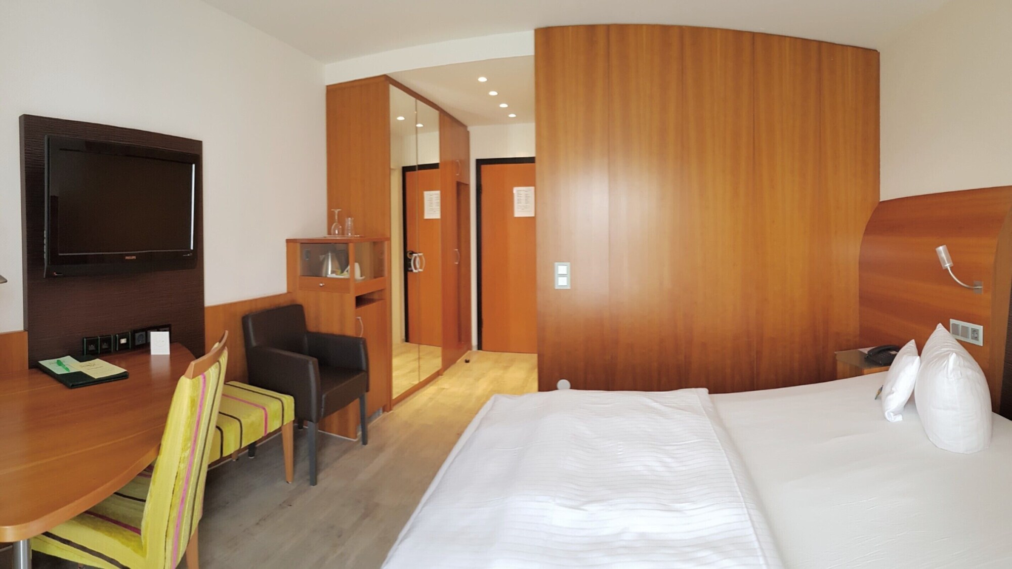Comfort, Single, Queen Bed