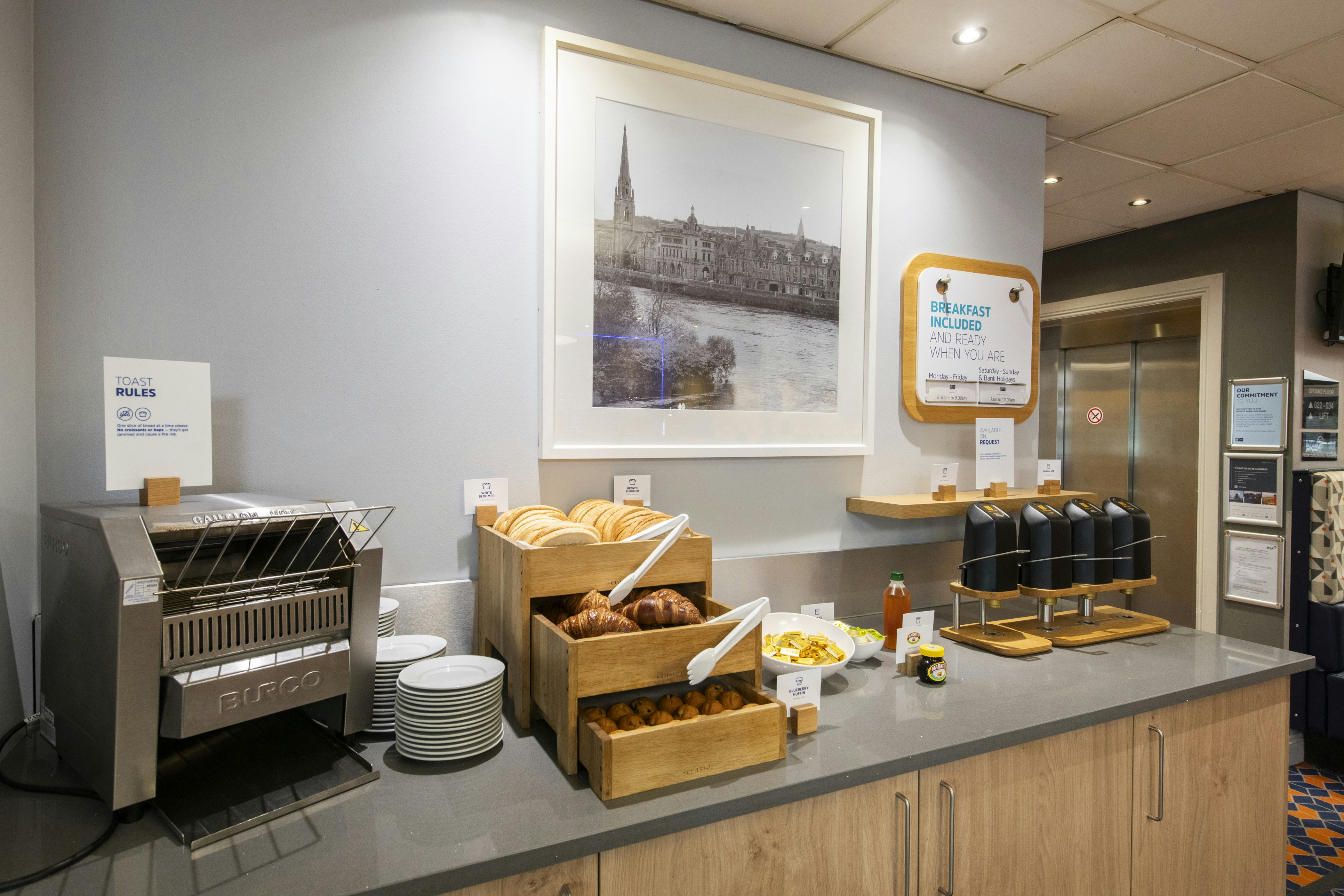 Holiday Inn Express Perth 40/72