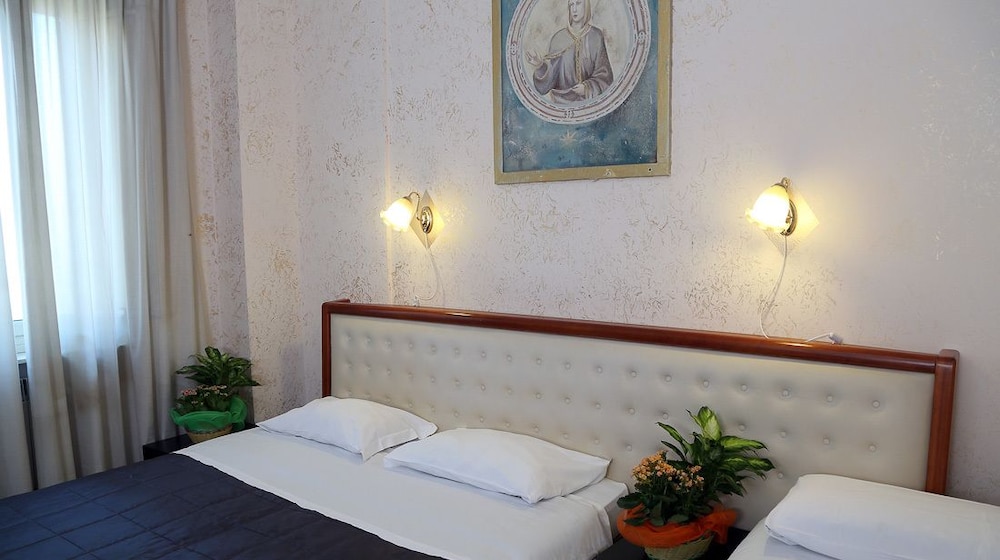Hotel Roma Room 12/50