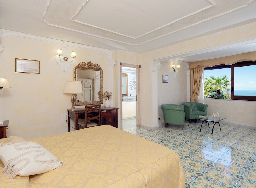 Panoramic, Suite, Queen Bed, Sea View