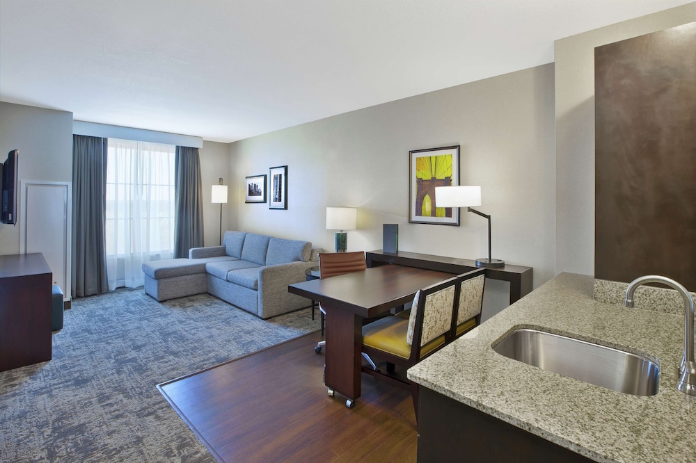 Embassy Suites Columbus - Airport 39/70