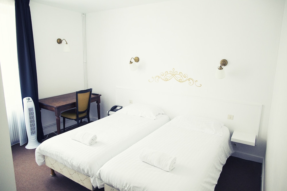The Old Hotel Ravel 12/48