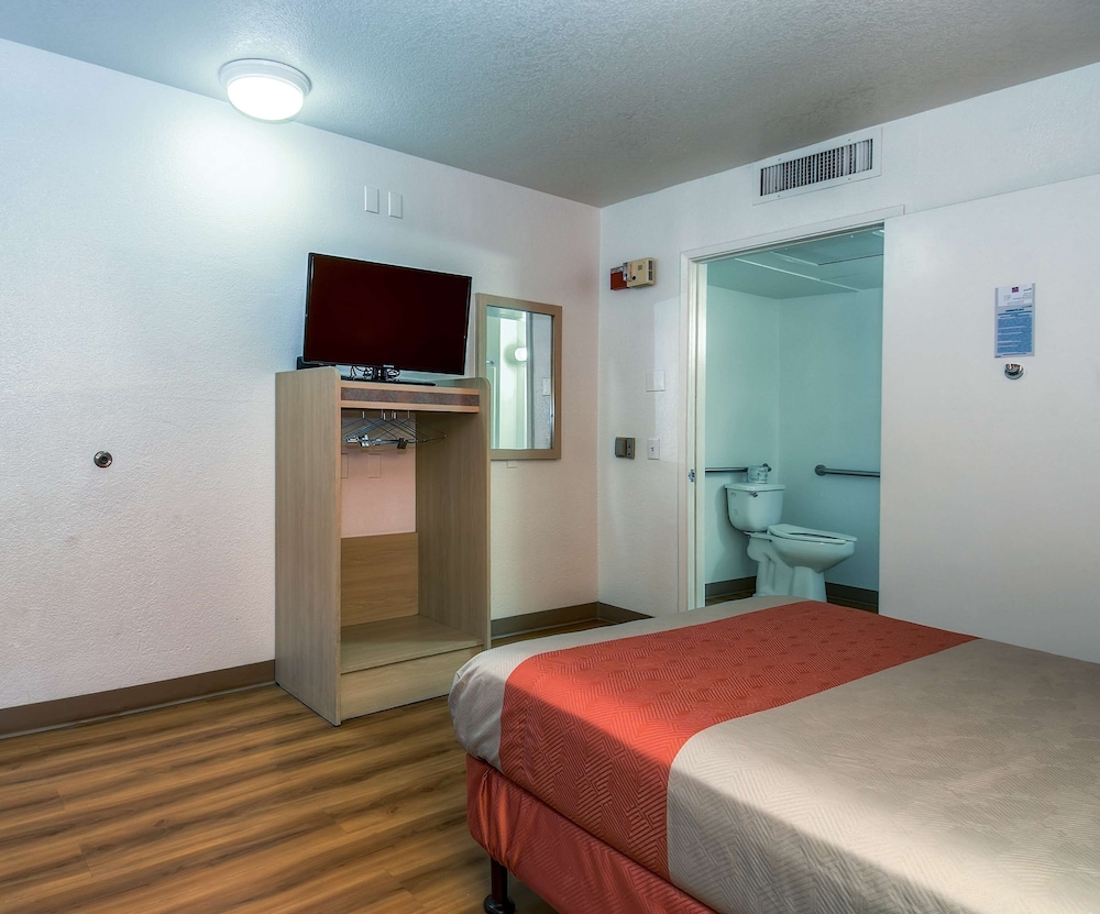 Motel6 Corona, CA - Norco 47/70