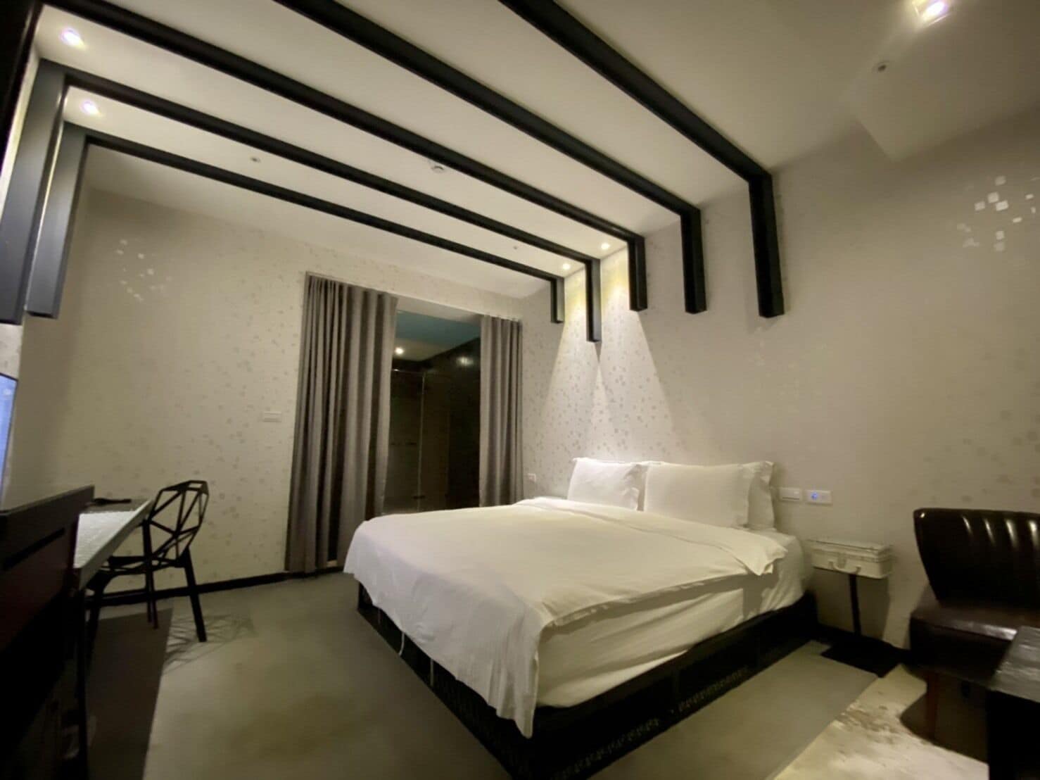 PREMIUM, DOUBLE BED, NO WINDOW