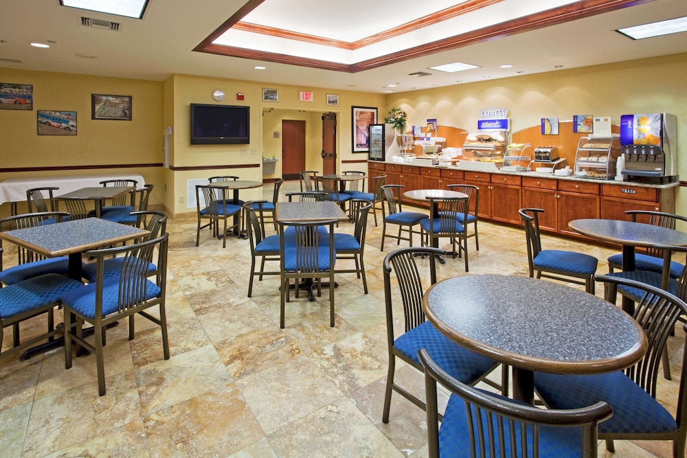 Holiday Inn Express Hotel & Suites Sebring 50/73
