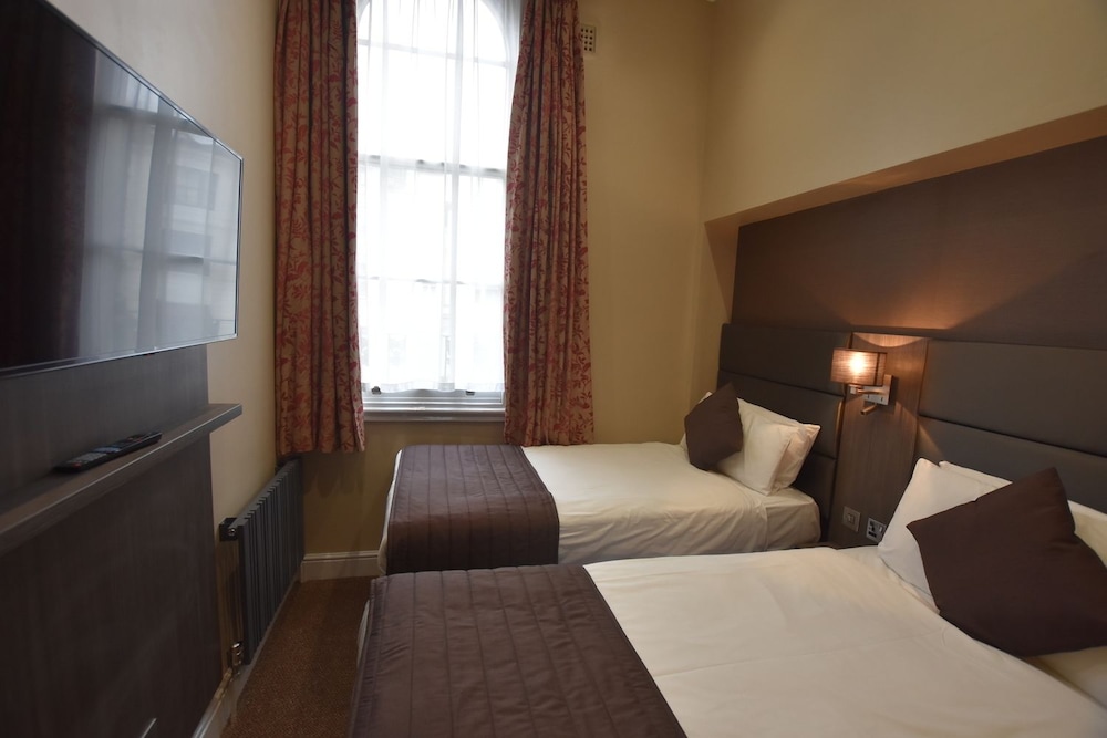 Brunel Hotel 6/67