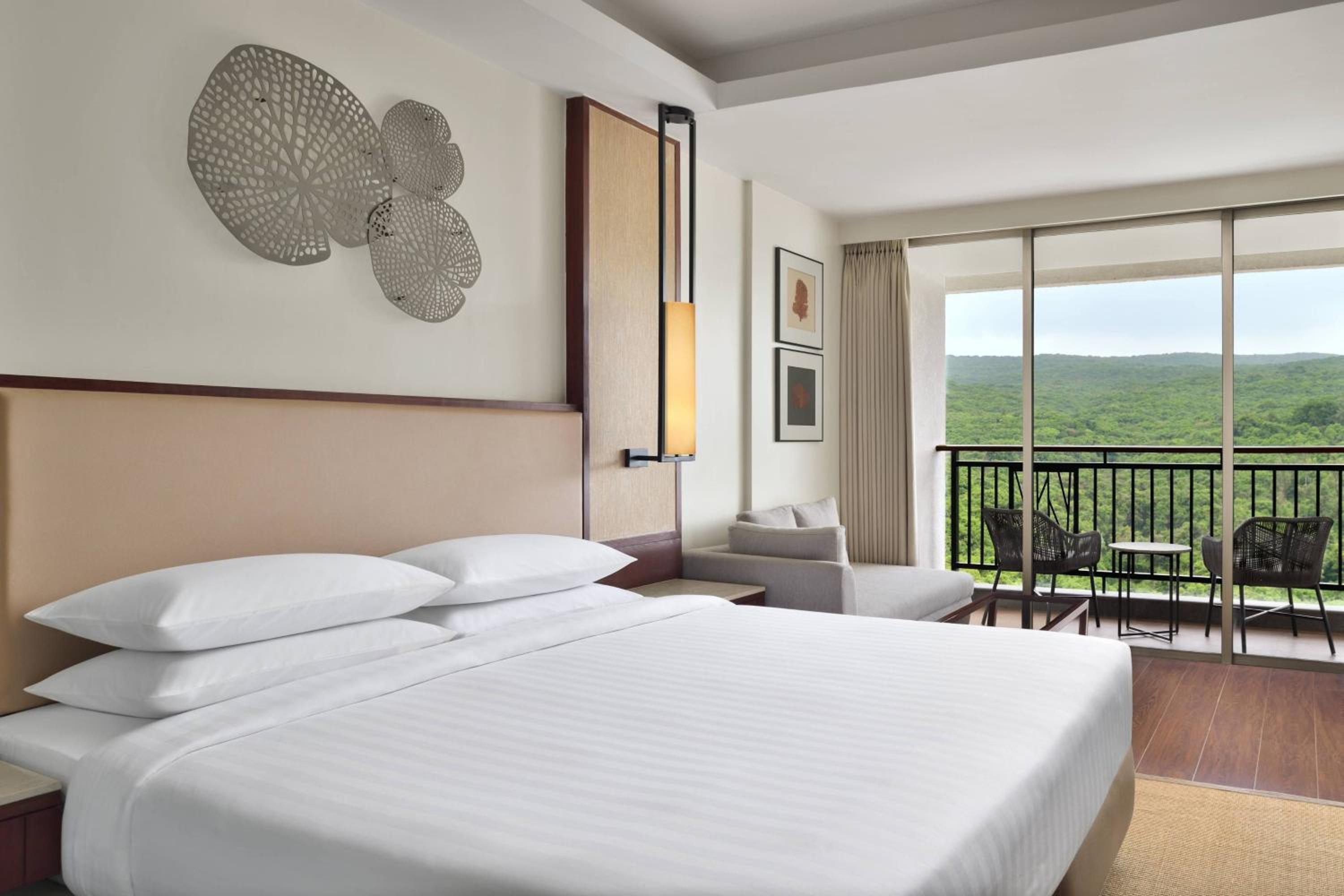 Room, King Bed, Valley View, Balcony