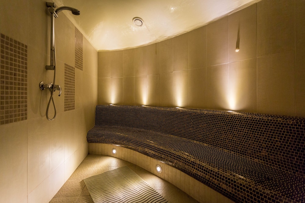 swimming pool spa