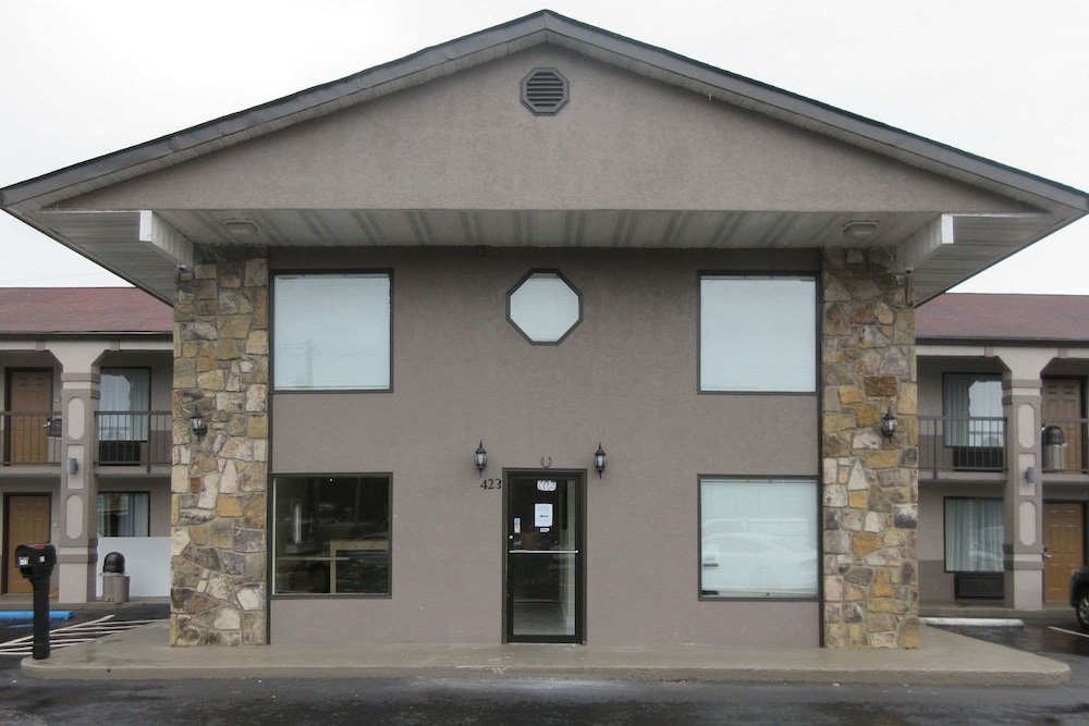 Econo Lodge Sevierville-Pigeon Forge on the River 2/25