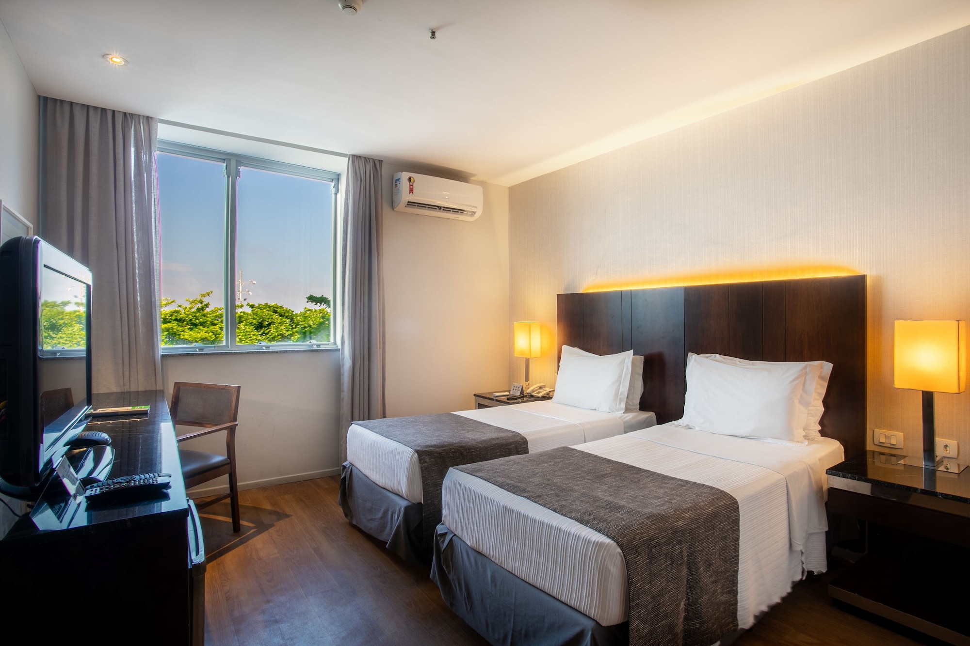 DELUXE, TWIN BEDS, SEA VIEW