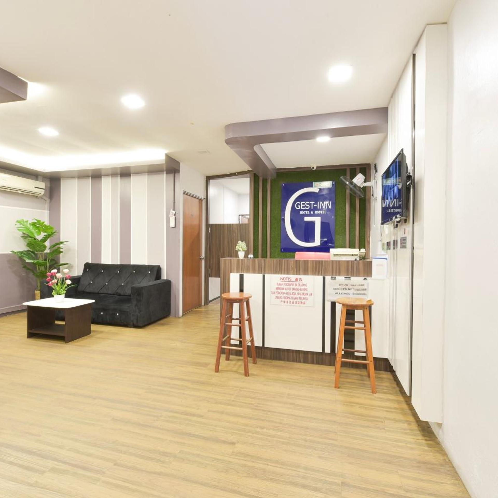 Hotel O Gest Inn 45/48