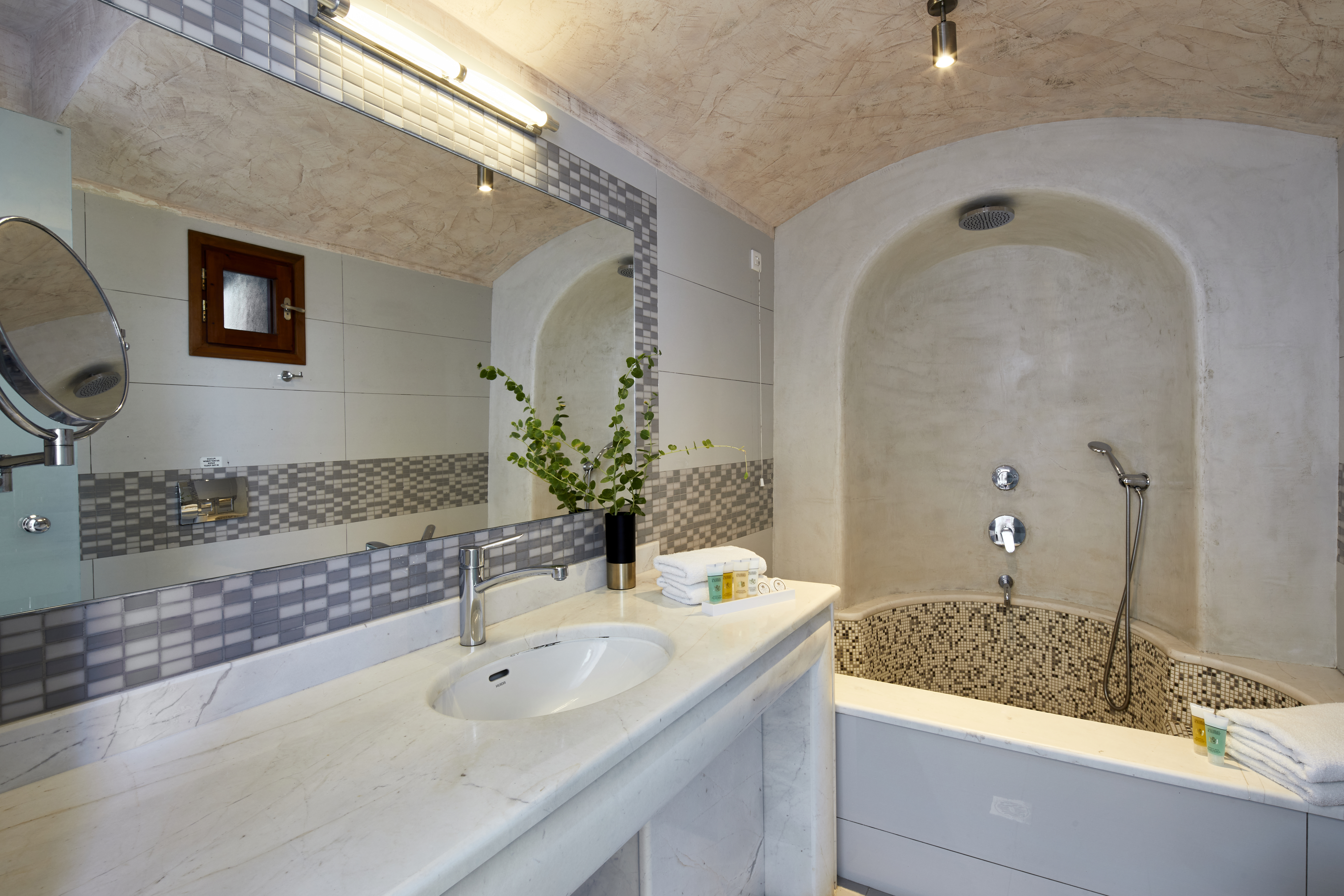Petite, Suite, Sea View, Outdoor Jetted Tub