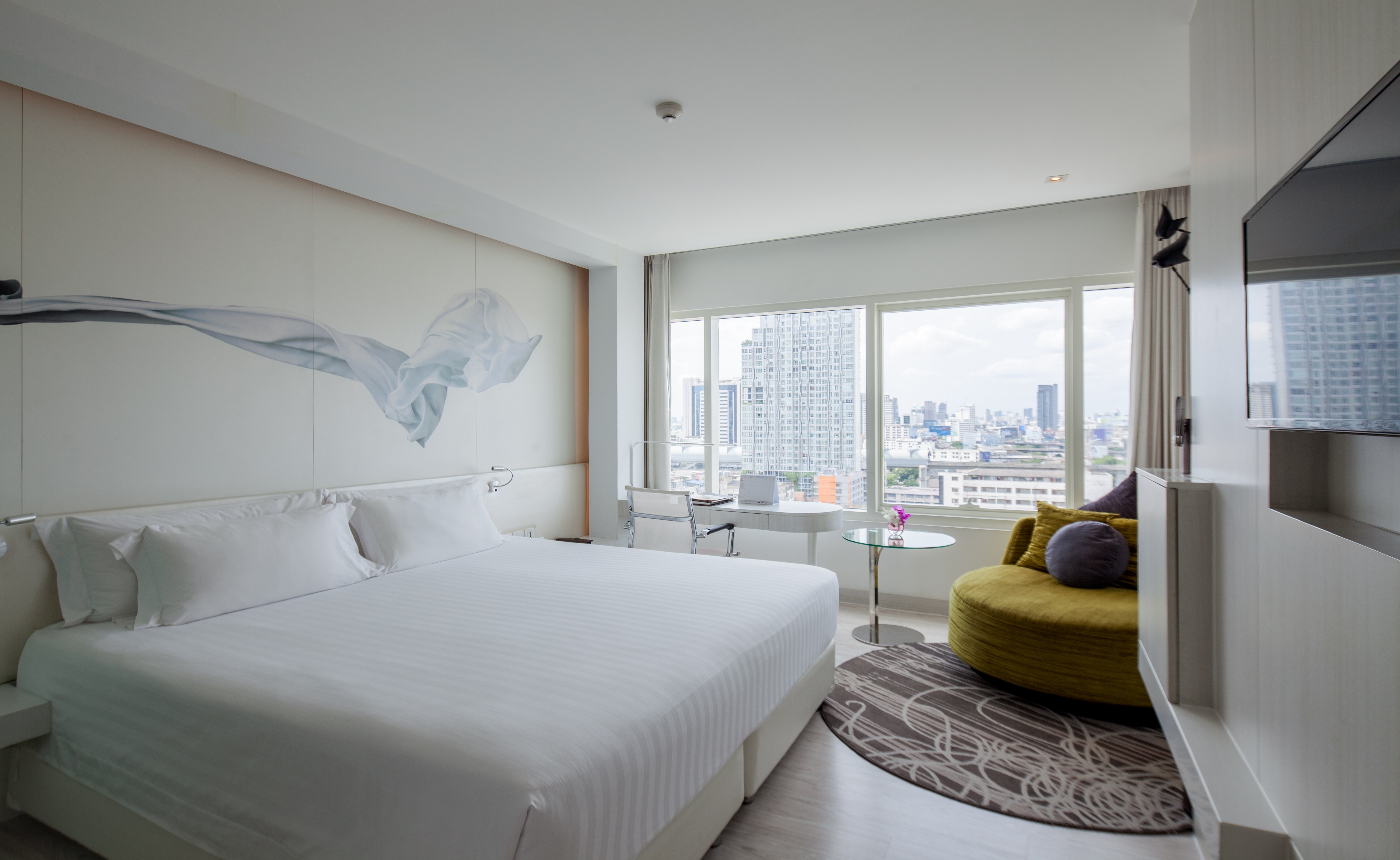 SUPERIOR, QUEEN BED, CITY VIEW