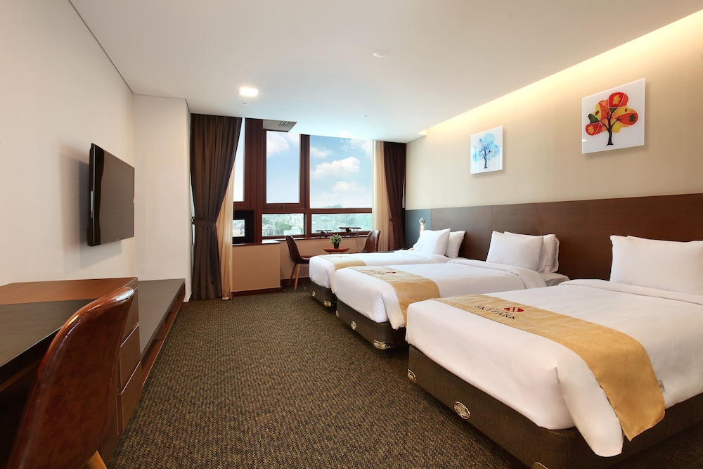 ROOM, TRIPLE